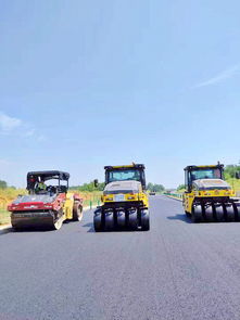 棗潛高速公路六標(biāo)路面攤鋪施工項(xiàng)目火熱進(jìn)行中